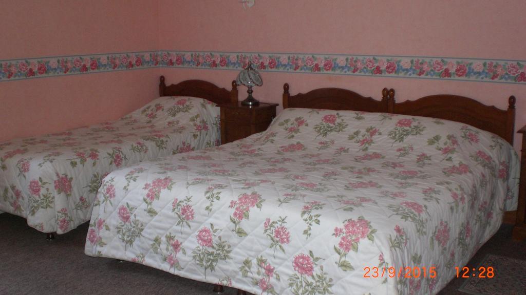 Auberge De L'Atre Quarré-les-Tombes Room photo